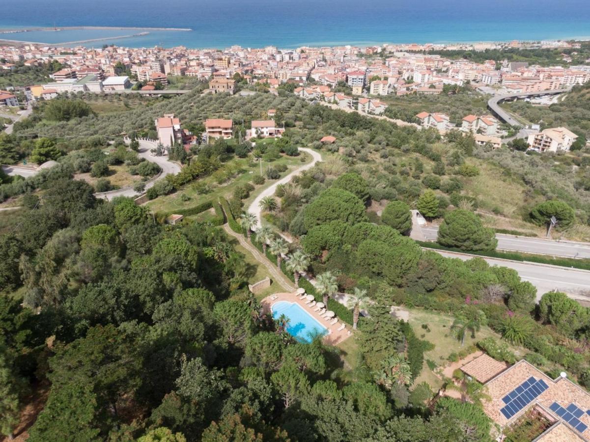 Agriturismo Villa Luca ซานตากาตา ดี มิลลิเตลโล ภายนอก รูปภาพ